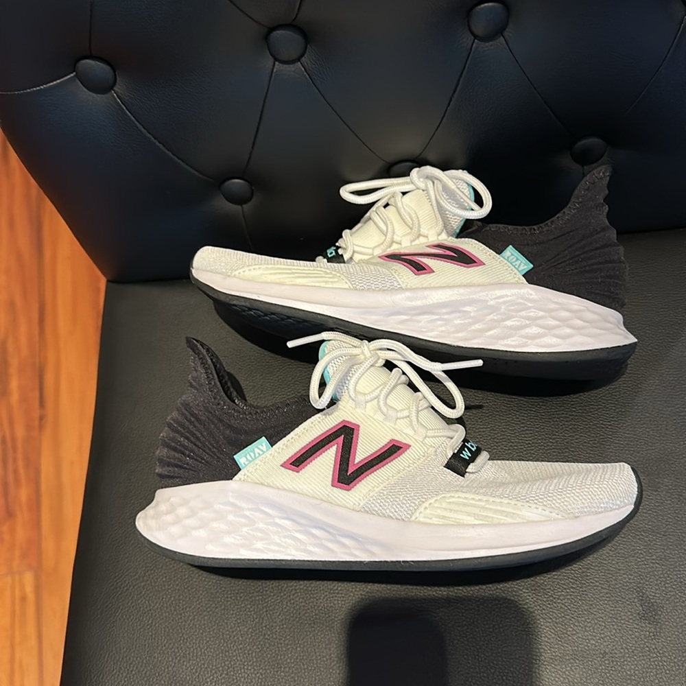 New Balance fresh foam ROAV size 7.5 - Picture 3 of 10